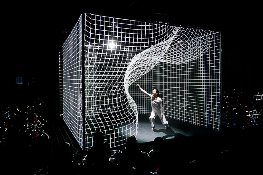 Hakanai-3dmapping-dance-4